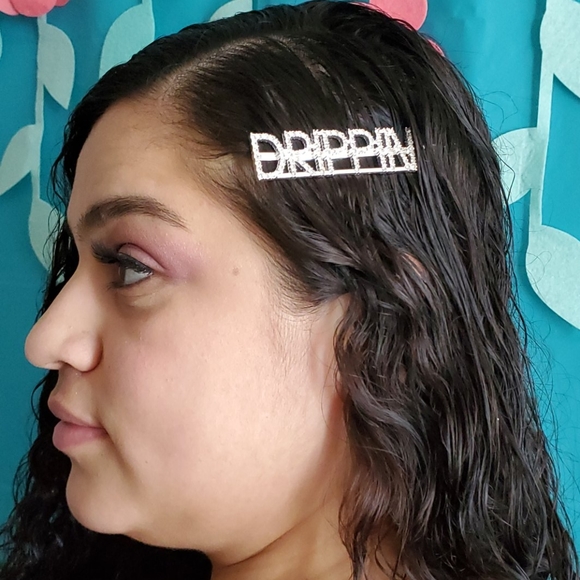 Bling🎁💝🏷 "drippin"letter hair clip - Picture 7 of 8